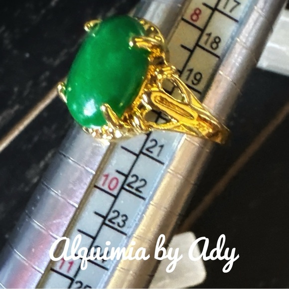 Gold and green jade ring - Picture 2 of 2
